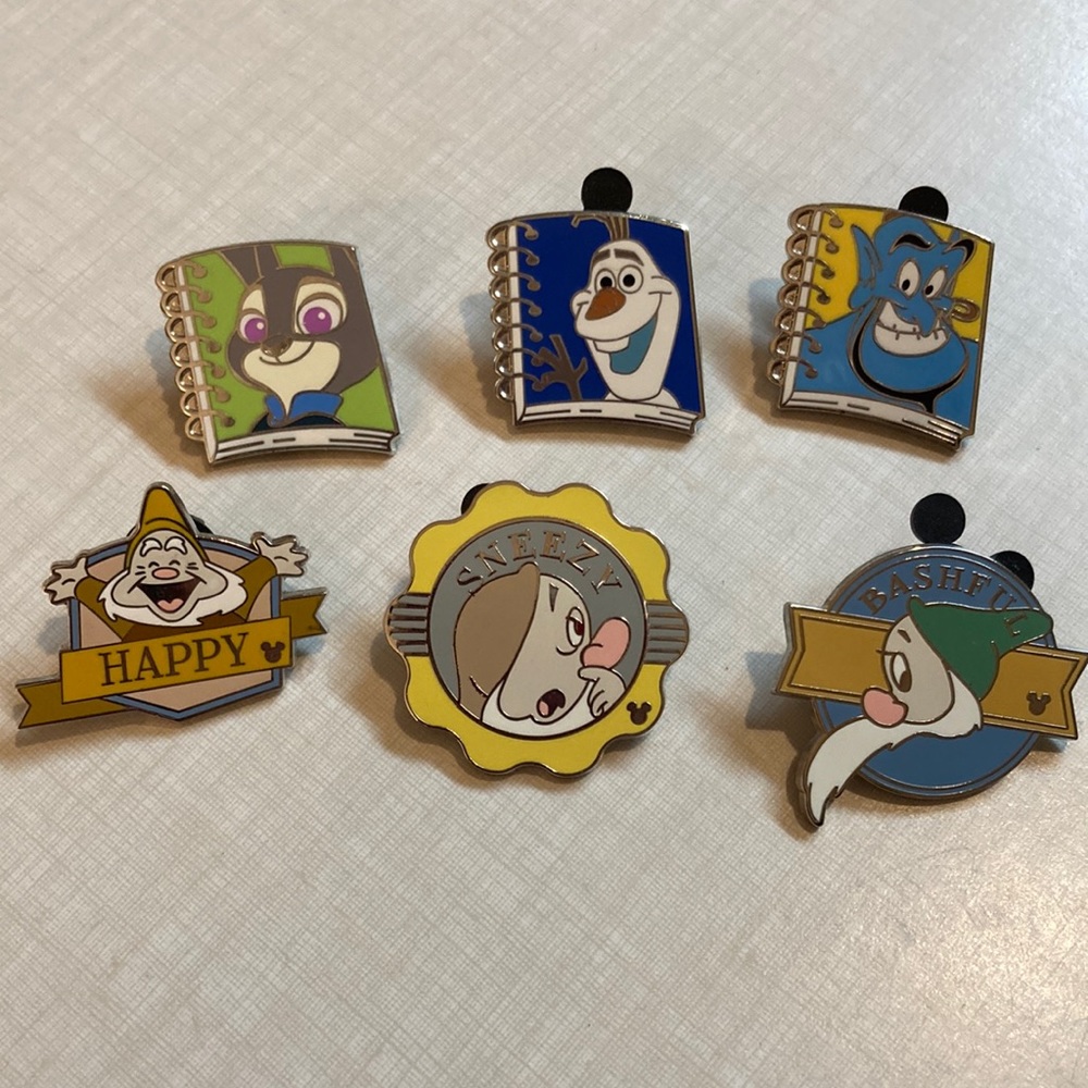Disney Trading Pins- Notebooks, 7 Dwarfs etc. set of 6